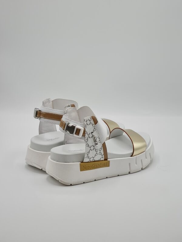 NERO GIARDINI SANDALO PLATFORM PELLE BIANCO PLATINO - immagine 4