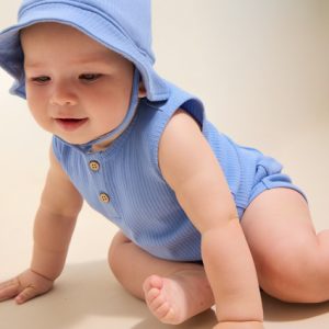 Completo pantalone corto e capp