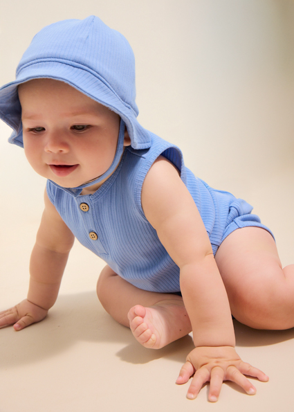 Completo pantalone corto e capp