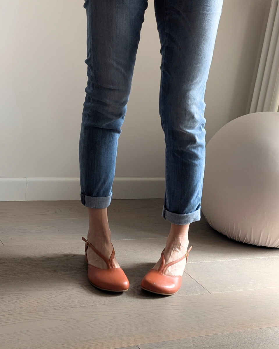 Ballerina a punta larga Aria con doppio cinturino in nappa aragosta – IN PREVENDITA - immagine 3