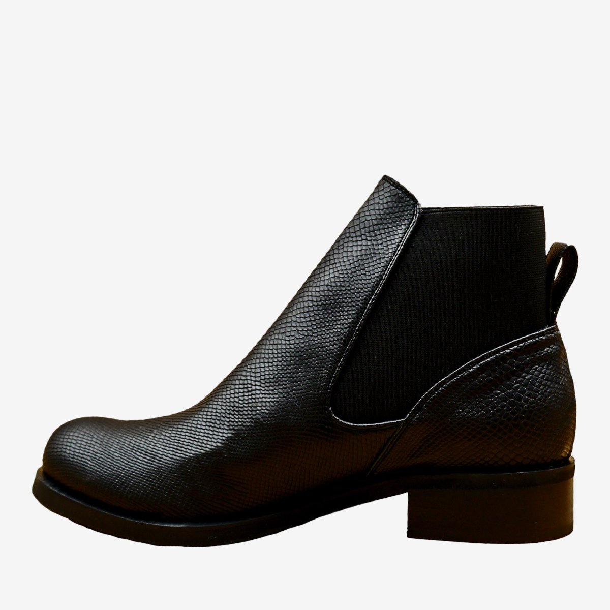 CLARA stivaletto chelsea pelle mela nera impermeabile – veganshoes - immagine 4