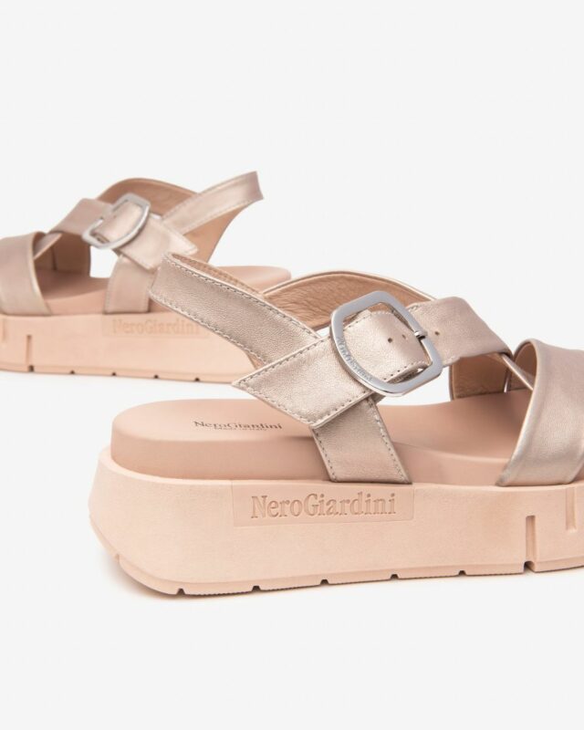 NEROGIARDINI SANDALO PLATFORM PELLE BEIGE LAMINATO - immagine 4