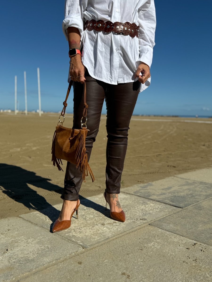 PANTALONE CINQUE TASCHE IN ECOPELLE ELASTICIZZATO - immagine 3