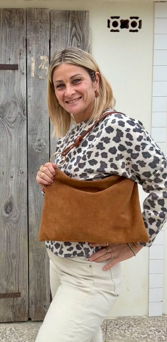 BORSA IN PELLE SCAMOSCITA CON ANELLI E TRACOLLA - immagine 4