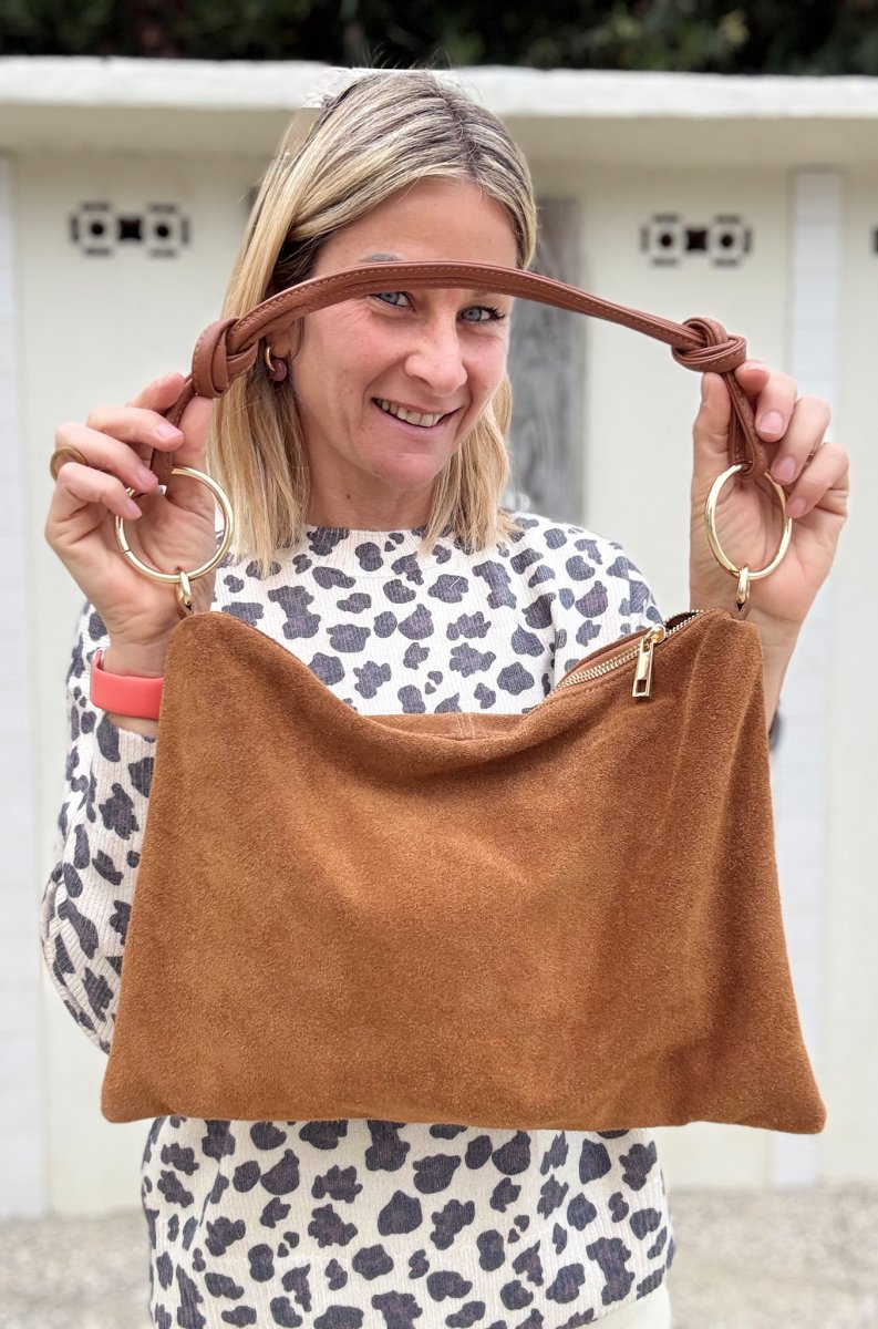 BORSA IN PELLE SCAMOSCITA CON ANELLI E TRACOLLA - immagine 3