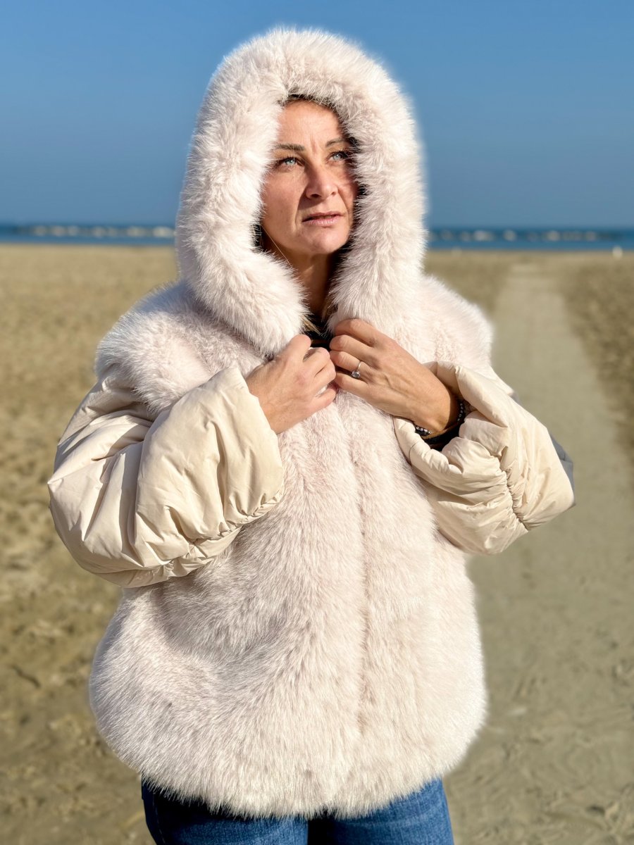 GIACCHETTO CON GILET IN ECO PELLICCIA E CAPPUCCIO - immagine 2