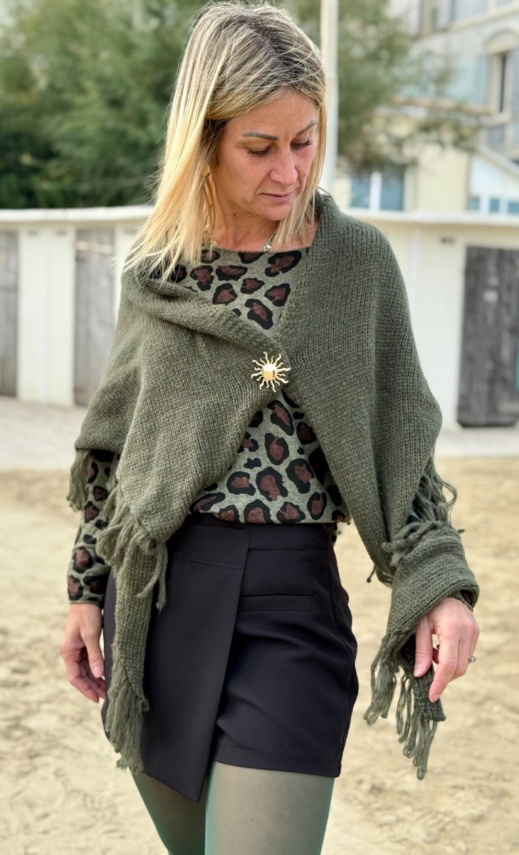 MANTELLA CON GIOIELLO E FRANGE