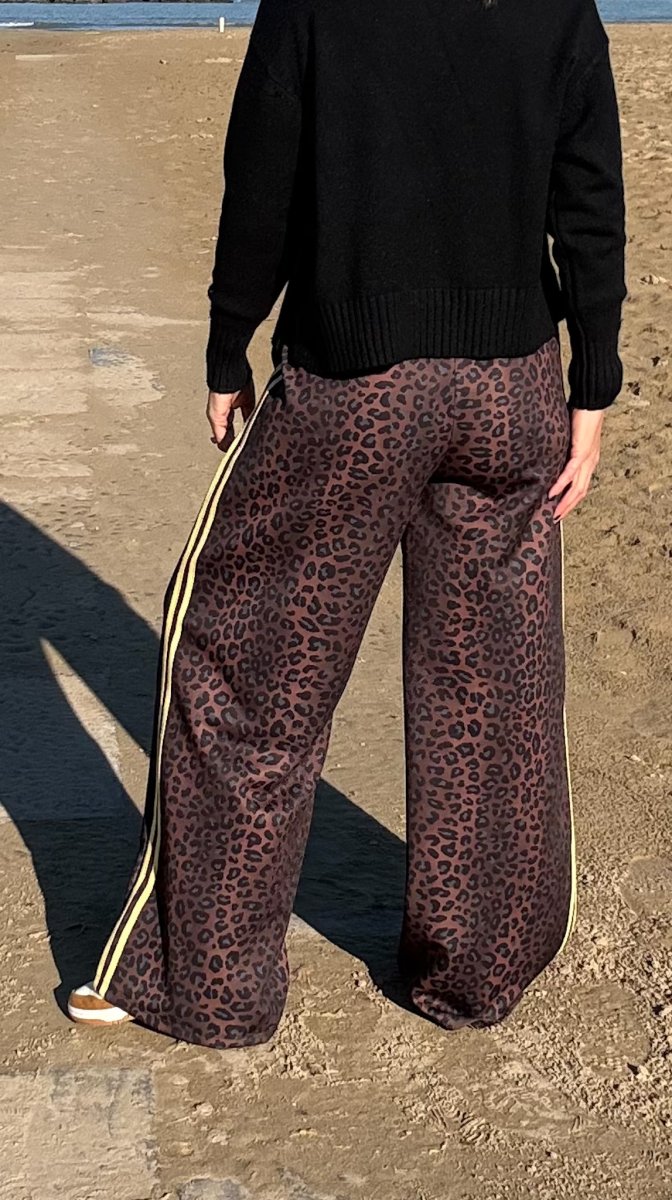 PANTALONE EFFETTO TUTA ANIMALIER E BANDE LATERALI - immagine 4