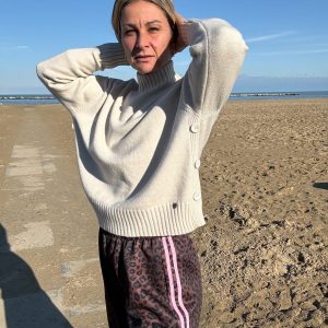 MAGLIONE MEZZO COLLO E BOTTONI LATERALI