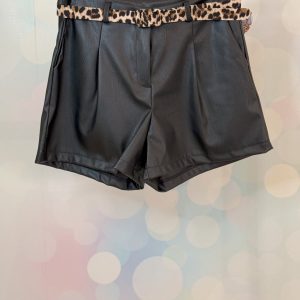 SHORT IN ECO-PELLE SVASATI CON CINTA E TASCHE