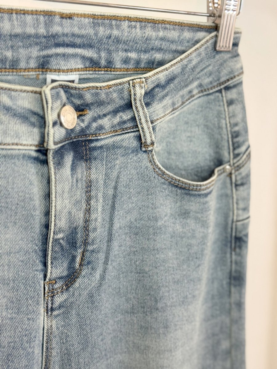 JEANS CHIARO TROMBETTA ELASTICIZZATO PUSH - immagine 4