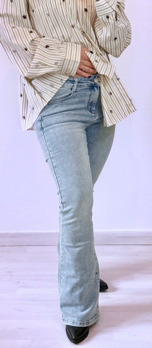 JEANS CHIARO TROMBETTA ELASTICIZZATO PUSH - immagine 2