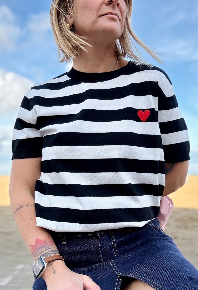 T-SHIRT RIGATA IN JERSEY CON CUORICINO