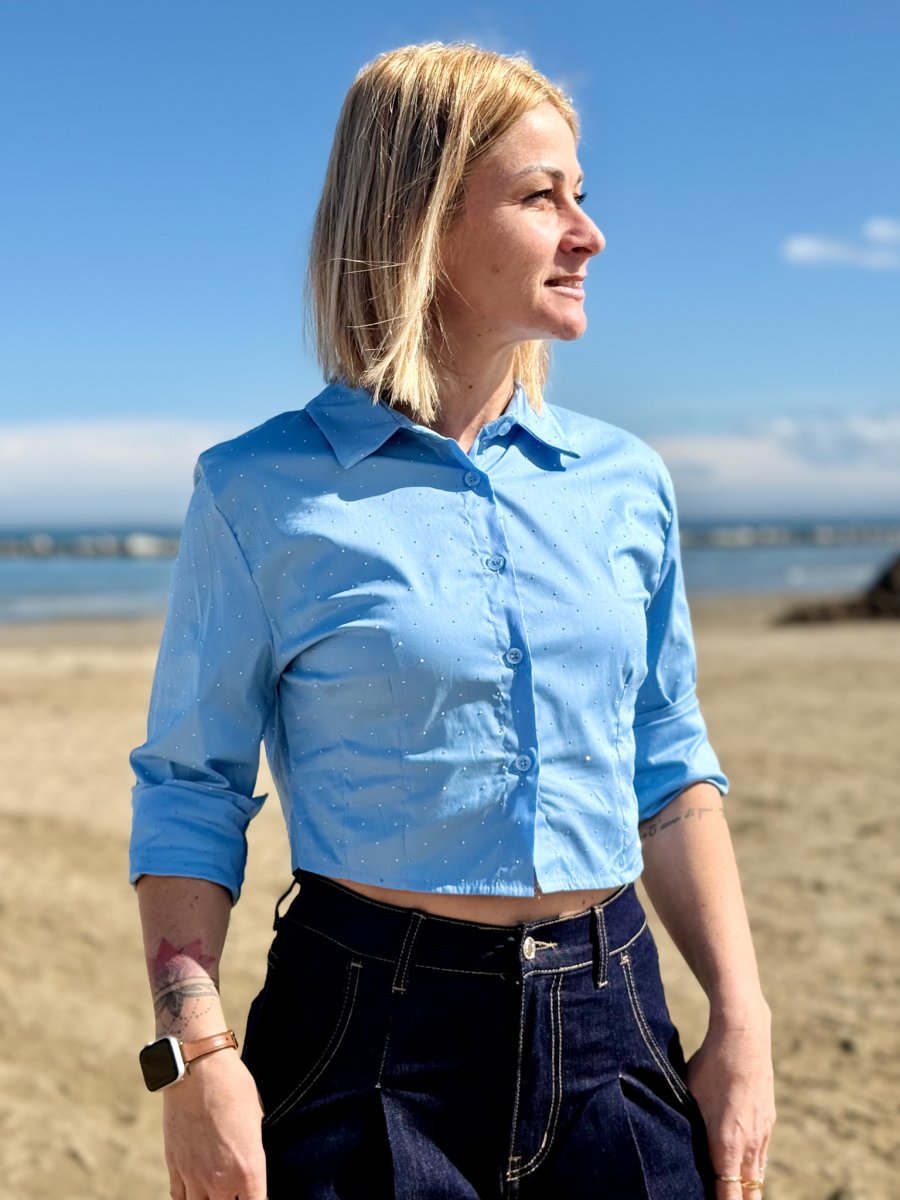 CAMICIA CROP TOP CON BRILLANTINI ELASTICIZZATA - immagine 2