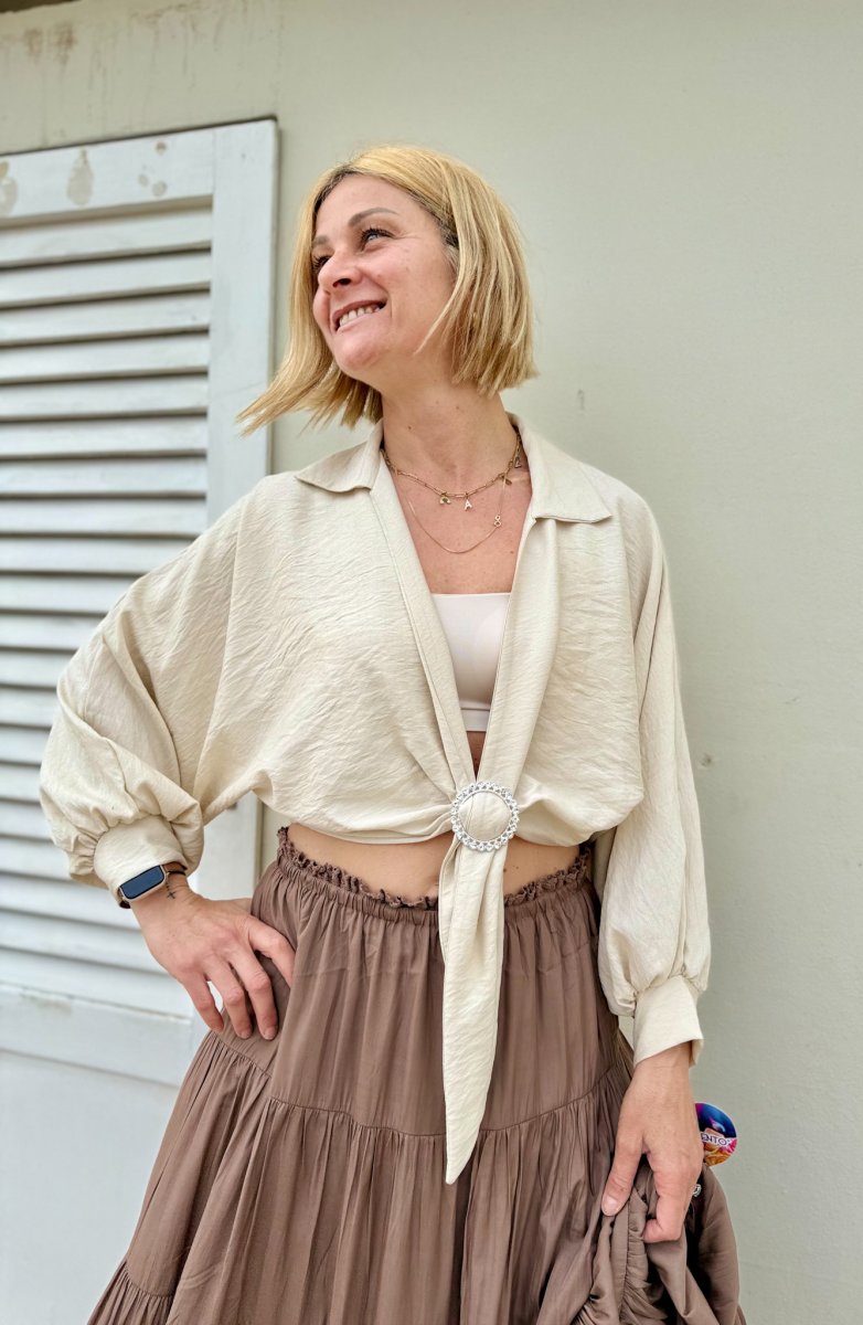 CAMICIA-COPRISPALLE ELEGANTE CON CHIUSURA GIOIELLO