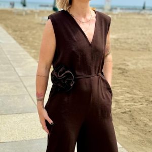 TUTA ELEGANTE SPALLA LARGA CON CINTA