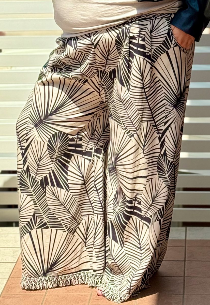 Pantalone in Fantasia con Elastico in Vita e Frangie sul Fondo. - immagine 4