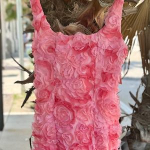 TUBINO CON ROSE DI TULLE E SCAVO POSTERIORE