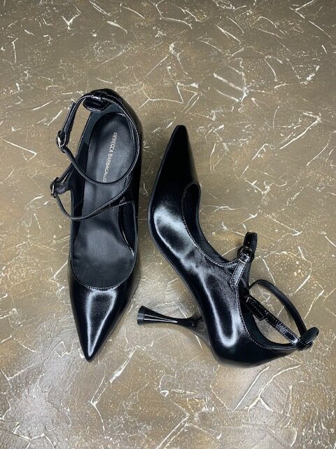 Scarpe con cinturini nere – Dafne