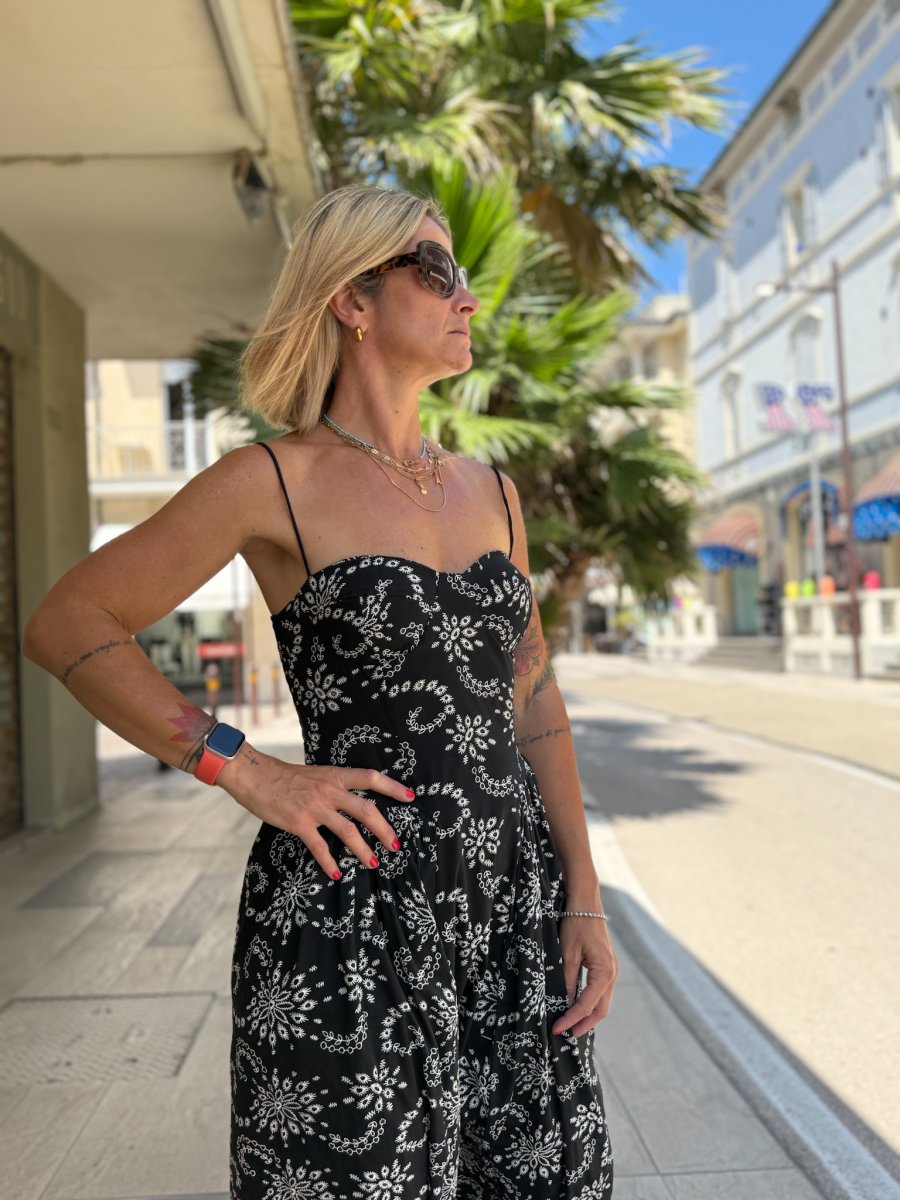 ABITO CON BALCONCINO E FIORI TRAFORATI - immagine 5