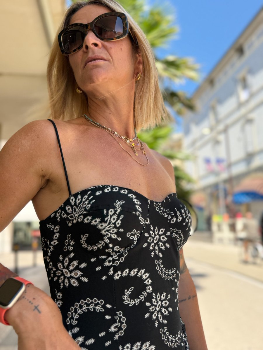 ABITO CON BALCONCINO E FIORI TRAFORATI - immagine 4