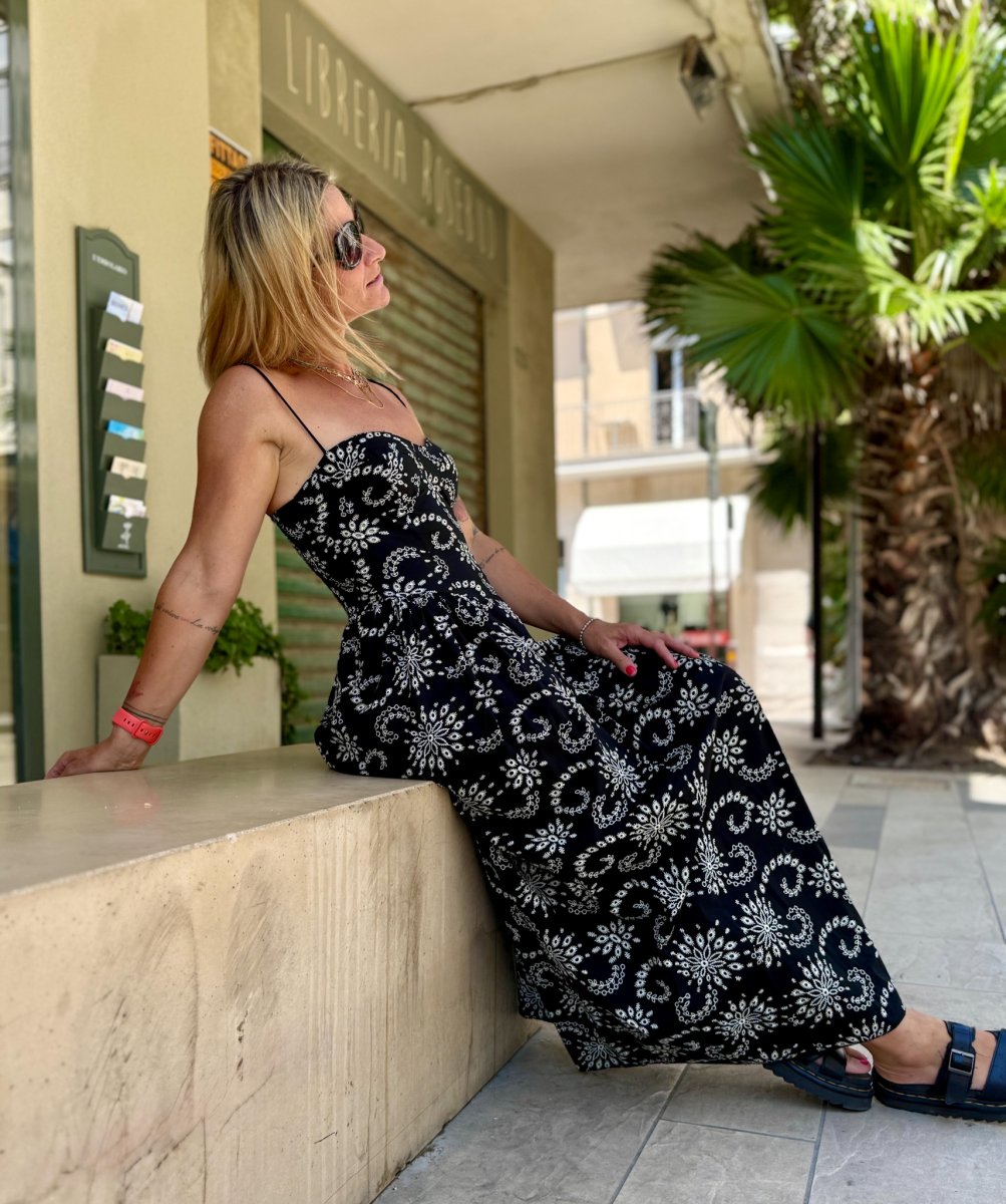 ABITO CON BALCONCINO E FIORI TRAFORATI - immagine 3