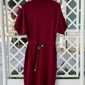 ABITO IN MAGLINA CON CINTA A SCOMPARSA