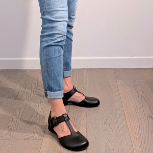 Scarpa bassa modello Mary Jane Marty a punta larga con cinturino t-strap e fibbia in nappa nero – IN PREVENDITA