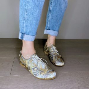 Scarpa derby allacciata Miranda flat con zeppa in tessuto fantasia