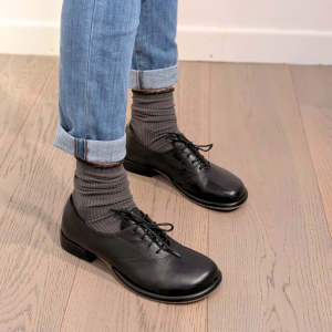 Scarpa bassa stringata Fluffy Maryl francesina a punta larga in nappa nero – IN PREVENDITA