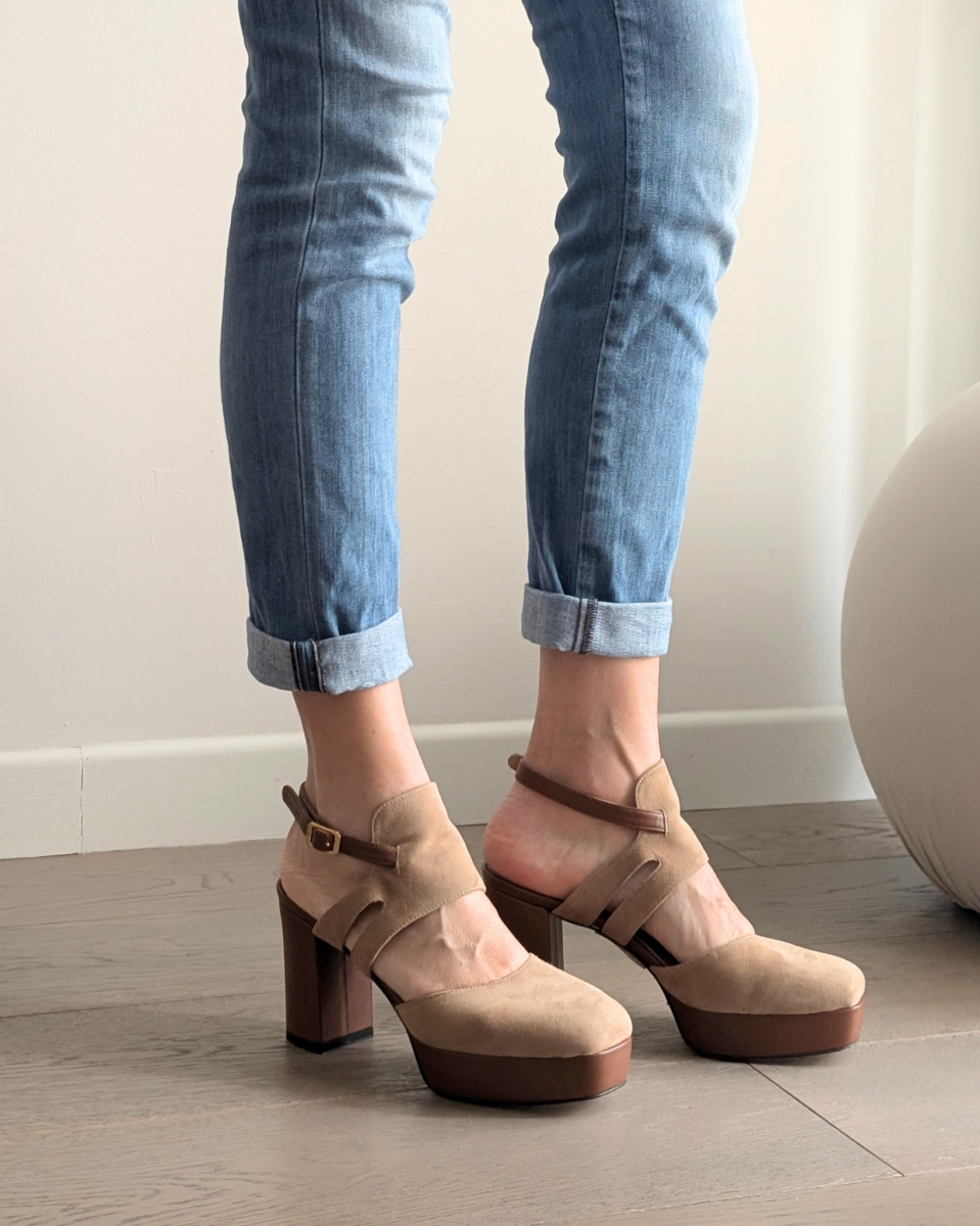 Décolleté slingback con plateau e tacco a blocco Tracy in camoscio sabbia e nappa cuoio - immagine 6