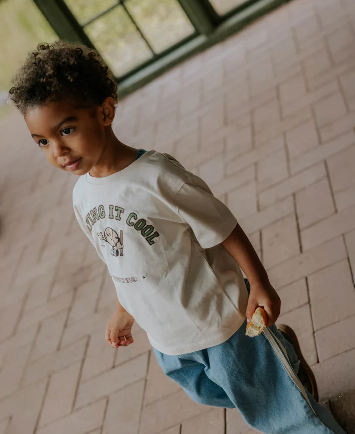 Maglietta playing it cool