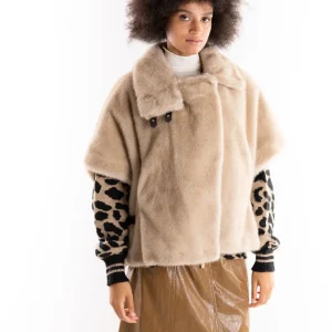 Cappa smanicata Comodino effetto pelliccia beige