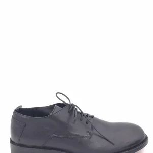 Allacciata uomo in pelle nera