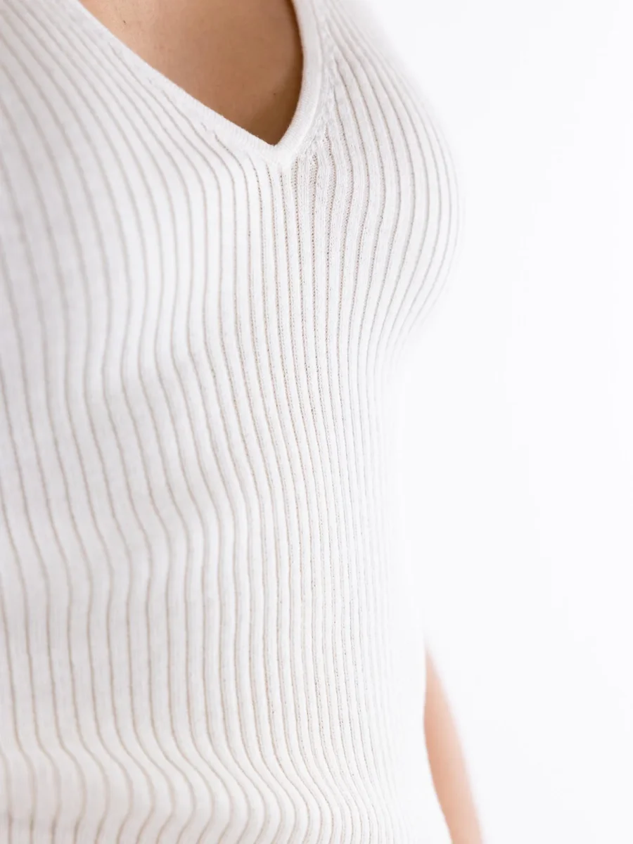 Top smanicato Agner a costine bianco - immagine 6