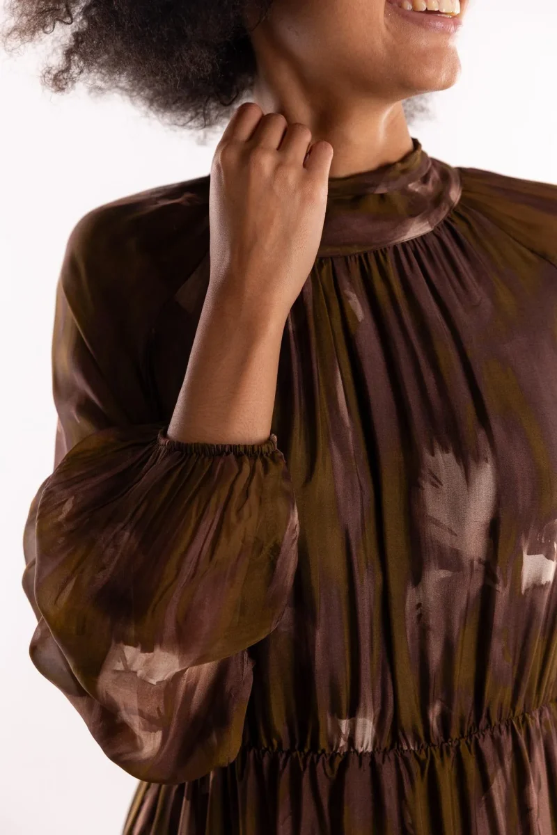 Abito lungo Anide con stampa astratta marrone - immagine 5