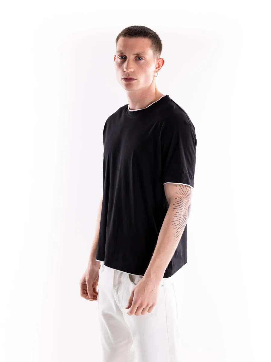 T-shirt uomo nera doppio bordo a contrasto - immagine 3