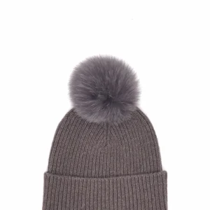 Berretto in maglia marrone con pon pon
